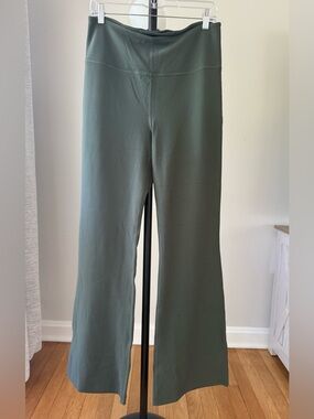 Lululemon Groove Flare Yoga Pants Women Size 12 Green High Rise Leggings